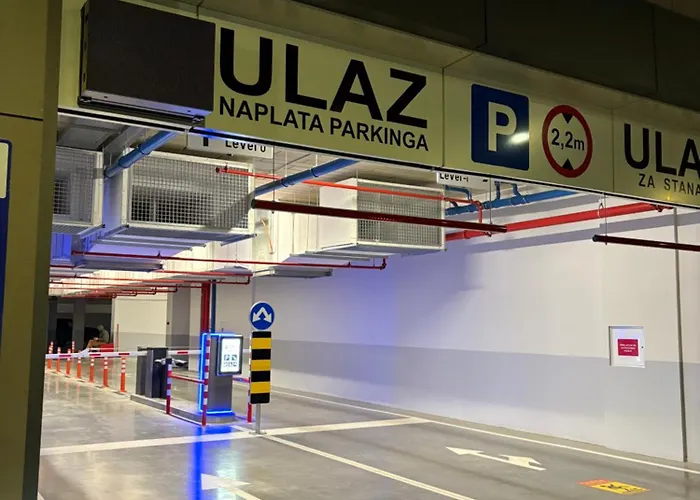 Komitet Planet Apartments, Parking Free Apartament